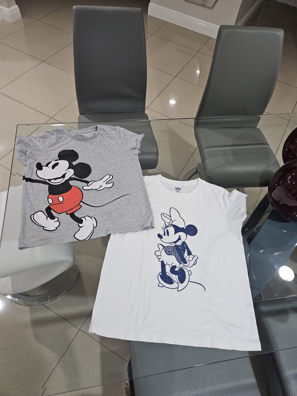 Mickey & Minnie Mouse Graphic women’s T-Shirts size medium
